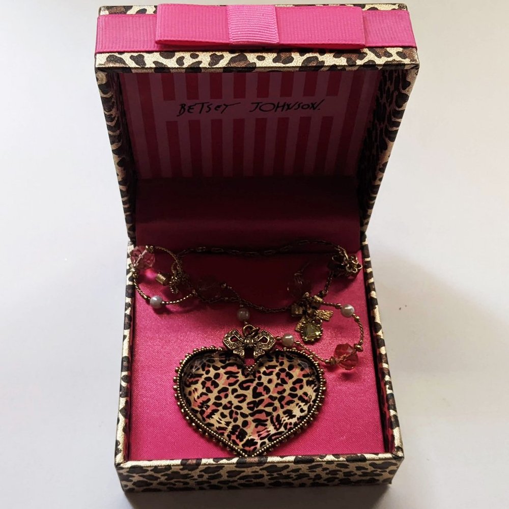 Betsey Johnson Large Leopard Cheetah Heart & Bows Necklace New In Box